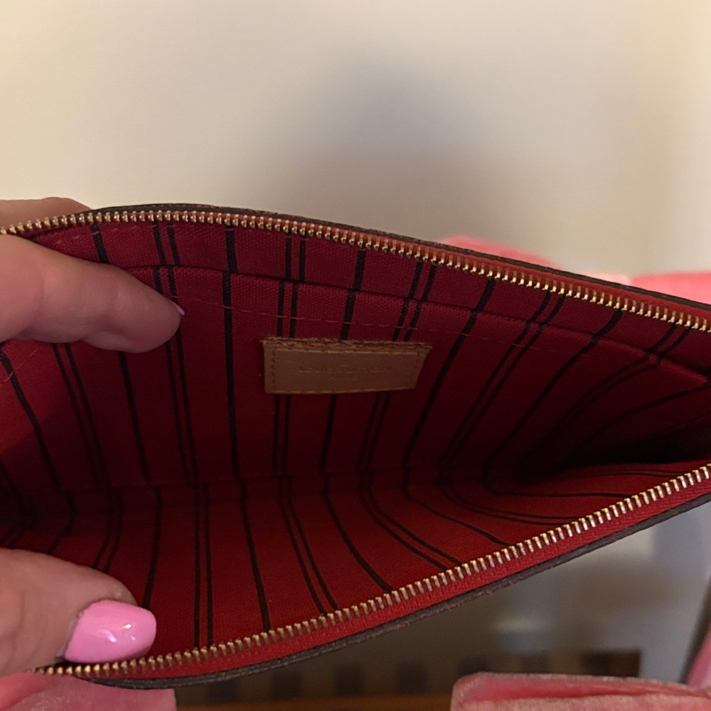 Louis Vuitton Brown and Gold Monogram Wristlet - Picture 4 of 7